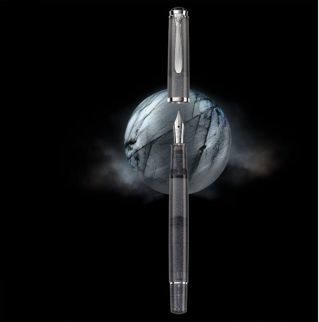 Подарочный набор: перьевая ручка Pelikan Elegance Classic M205 Moonstone SE 2020 перо EF + чернила Edelstein Moonstone Подарочный набор: перьевая ручка Pelikan Elegance Classic M205 Moonstone SE 2020 перо EF + чернила Edelstein Moonstone