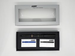 Комплект: Ручка перьевая Lamy Safari Умбра с упаковками синих и черных картриджей