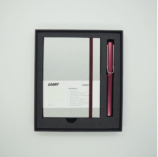 Комплект: Ручка-роллер Lamy Al-star Пурпурный, Записная книжка, твердый переплет, А6, пурпурный Комплект: Ручка-роллер Lamy Al-star Пурпурный, Записная книжка, твердый переплет, А6, пурпурный