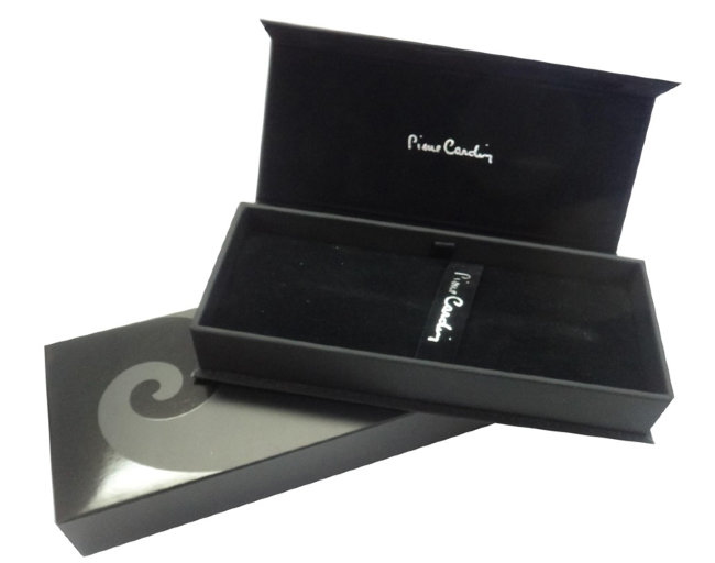 Перьевая ручка Pierre Cardin Progress гравировка, черный и золотистый Перьевая ручка Pierre Cardin Progress гравировка, черный и золотистый