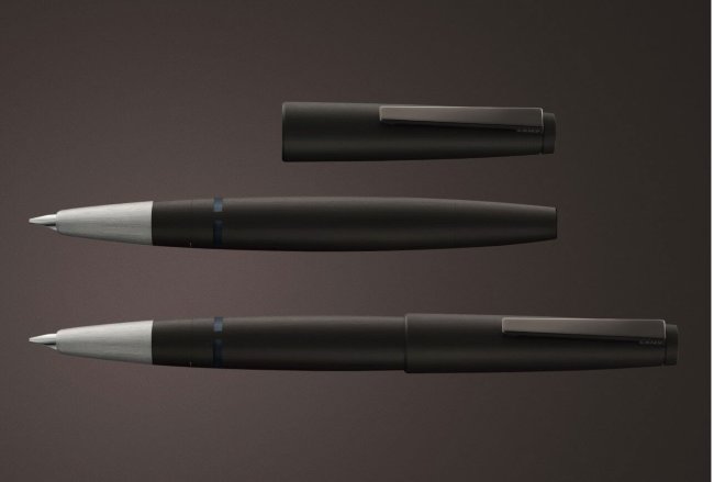 Лимитированный подарочный набор: Ручка перьевая Lamy 2000, темно-коричневая с золотым пером, записная книжка и книга Лимитированный подарочный набор: Ручка перьевая Lamy 2000, темно-коричневая с золотым пером, записная книжка и книга