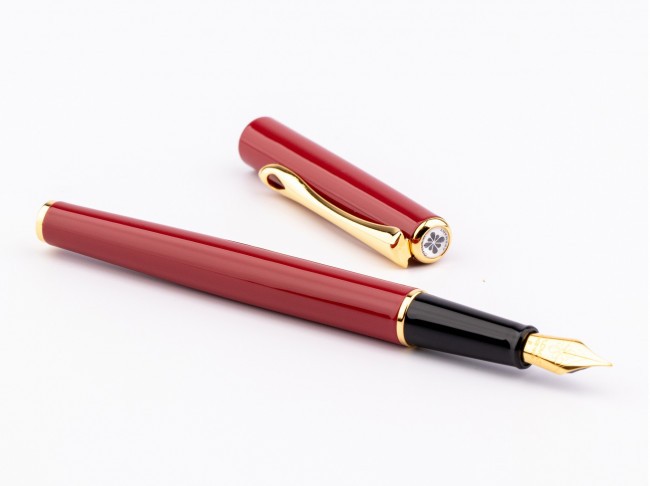 Перьевая ручка Diplomat Traveller Dark Red gold Перьевая ручка Diplomat Traveller Dark Red gold