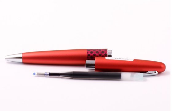 Шариковая ручка Pilot Metropolitan Retro Pop (красный корпус) Шариковая ручка Pilot Metropolitan Retro Pop (красный корпус)