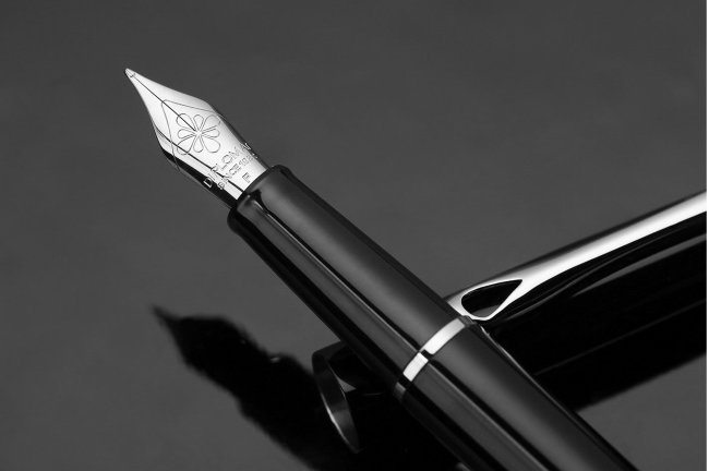 Перьевая ручка Diplomat Traveller Black Lacquer Перьевая ручка Diplomat Traveller Black Lacquer