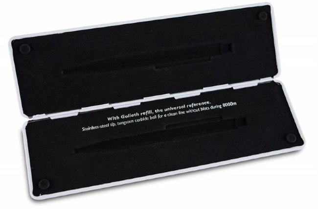 Коробка подарочная Caran d`Ache для ручек, белый металл Коробка подарочная Caran d`Ache для ручек, белый металл