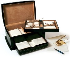 Подарочный набор в кожаной коробке: ручка перьевая, набор бумаги и конвертов, оснастка для сургучной печати Aurora