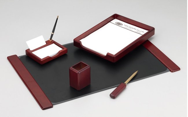 Настольный набор Good Sunrise, 5 предметов, фактура - красное дерево, оттенок - темный Настольный набор Good Sunrise, 5 предметов, фактура - красное дерево, оттенок - темный