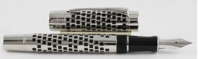 Перьевая ручка Parker Duofold Senior 125th Anniversary Limited Edition F100 Перьевая ручка Parker Duofold Senior 125th Anniversary Limited Edition F100