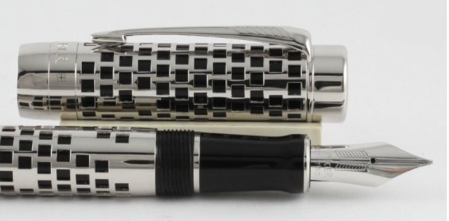 Перьевая ручка Parker Duofold Senior 125th Anniversary Limited Edition F100 Перьевая ручка Parker Duofold Senior 125th Anniversary Limited Edition F100