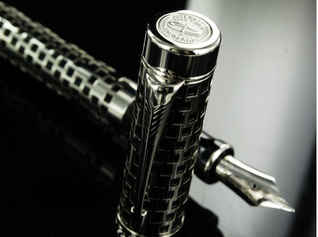 Перьевая ручка Parker Duofold Senior 125th Anniversary Limited Edition F100 Перьевая ручка Parker Duofold Senior 125th Anniversary Limited Edition F100