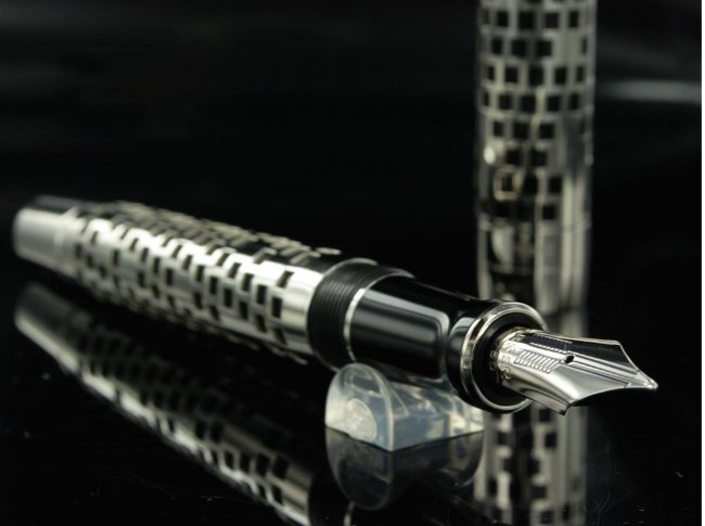 Перьевая ручка Parker Duofold Senior 125th Anniversary Limited Edition F100 Перьевая ручка Parker Duofold Senior 125th Anniversary Limited Edition F100