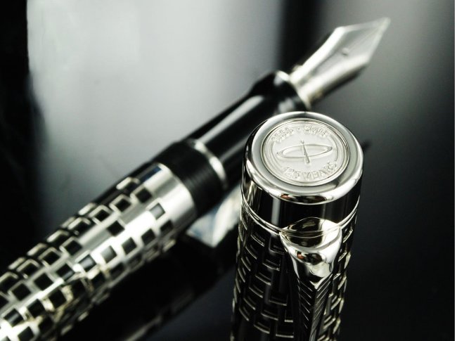 Перьевая ручка Parker Duofold Senior 125th Anniversary Limited Edition F100 Перьевая ручка Parker Duofold Senior 125th Anniversary Limited Edition F100