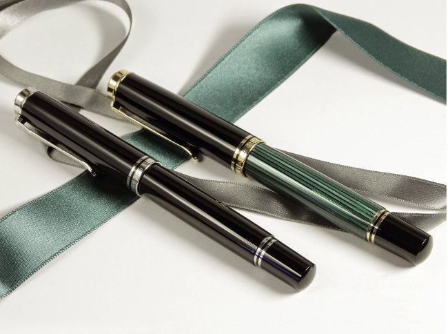 Перьевая ручка Pelikan Souveraen M 1000, черный/зеленый, подарочная коробка Перьевая ручка Pelikan Souveraen M 1000, черный/зеленый, подарочная коробка