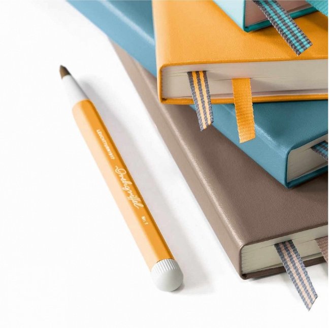 Ручка шариковая Leuchtturm Drehgriffel Nr. 1, теплый желтый, гелевые чернила в комплекте (черный) Ручка шариковая Leuchtturm Drehgriffel Nr. 1, теплый желтый, гелевые чернила в комплекте (черный)