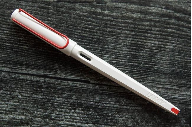 Перьевая ручка Lamy 015 joy, красно-белый Перьевая ручка Lamy 015 joy, красно-белый