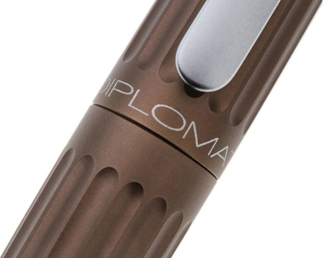 Перьевая ручка Diplomat Aero brown metallic F 14 ct. Перьевая ручка Diplomat Aero brown metallic F 14 ct.