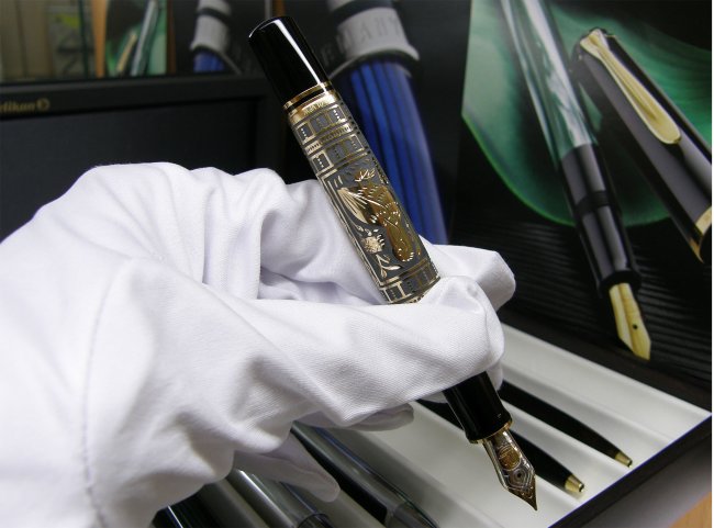 Перьевая ручка Pelikan Toledo M 900, черный, подарочная коробка Перьевая ручка Pelikan Toledo M 900, черный, подарочная коробка