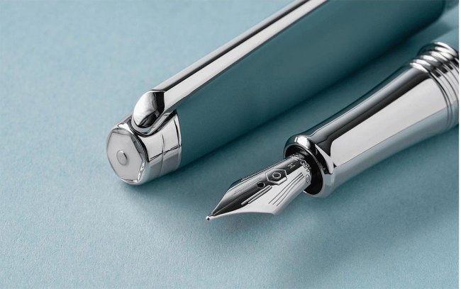 Перьевая ручка Caran d’Ache Leman 2021 Alpine Blue