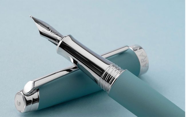 Перьевая ручка Caran d’Ache Leman 2021 Alpine Blue